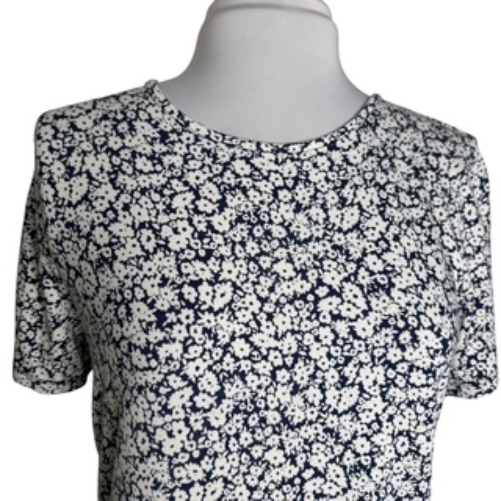NWOT Old Navy Floral Round Neck Relaxed Fit Short Sleeve Top Size M - Picture 4 of 8